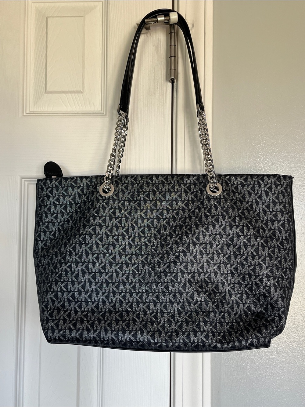 Michael Kors Black/Gray Signature Logo Tote with Chain-Strap excellent condition - Picture 5 of 16